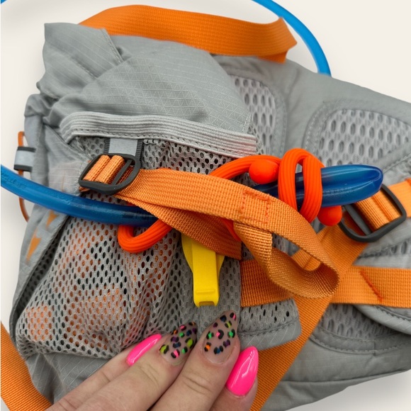 CamelBak Tahoe LR - silver/orange popsicle fanny pack - Picture 10 of 11